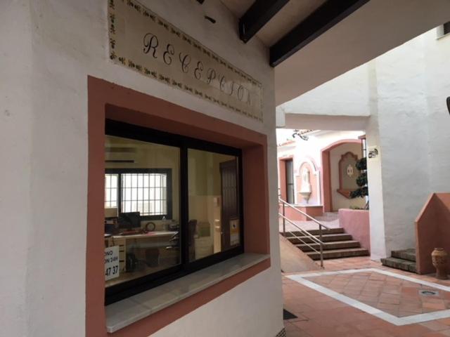 Large And Elegant In Puerto Banus With Pools And Paddle Lägenhet Marbella Exteriör bild