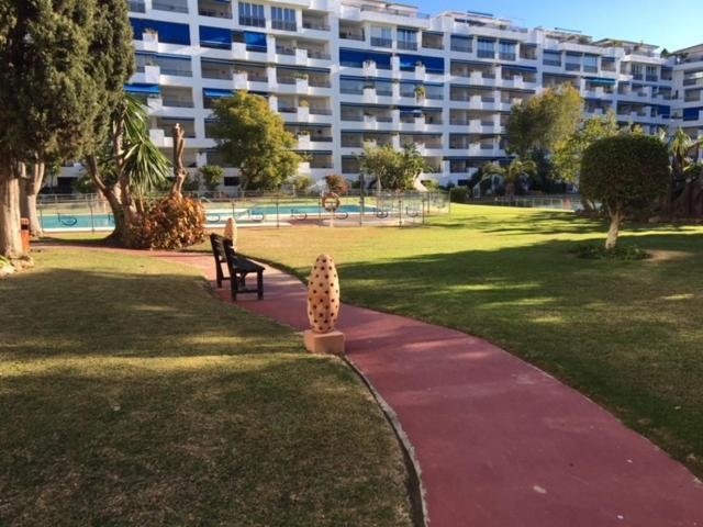 Large And Elegant In Puerto Banus With Pools And Paddle Lägenhet Marbella Exteriör bild
