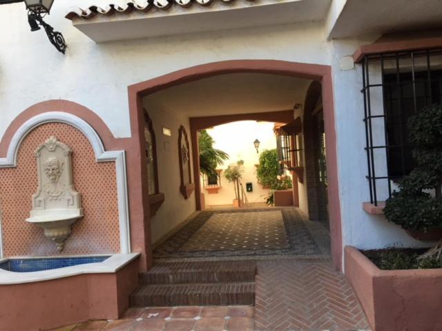 Large And Elegant In Puerto Banus With Pools And Paddle Lägenhet Marbella Exteriör bild