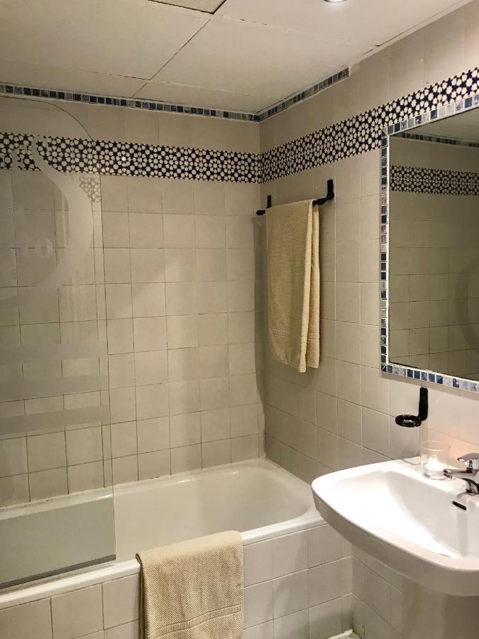Large And Elegant In Puerto Banus With Pools And Paddle Lägenhet Marbella Exteriör bild