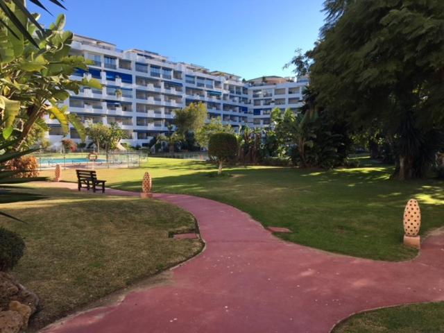Large And Elegant In Puerto Banus With Pools And Paddle Lägenhet Marbella Exteriör bild