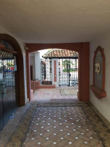 Large And Elegant In Puerto Banus With Pools And Paddle Lägenhet Marbella Exteriör bild