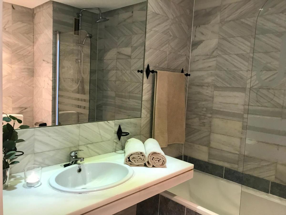 Large And Elegant In Puerto Banus With Pools And Paddle Lägenhet Marbella Exteriör bild