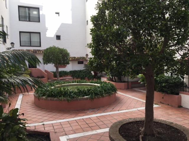 Large And Elegant In Puerto Banus With Pools And Paddle Lägenhet Marbella Exteriör bild